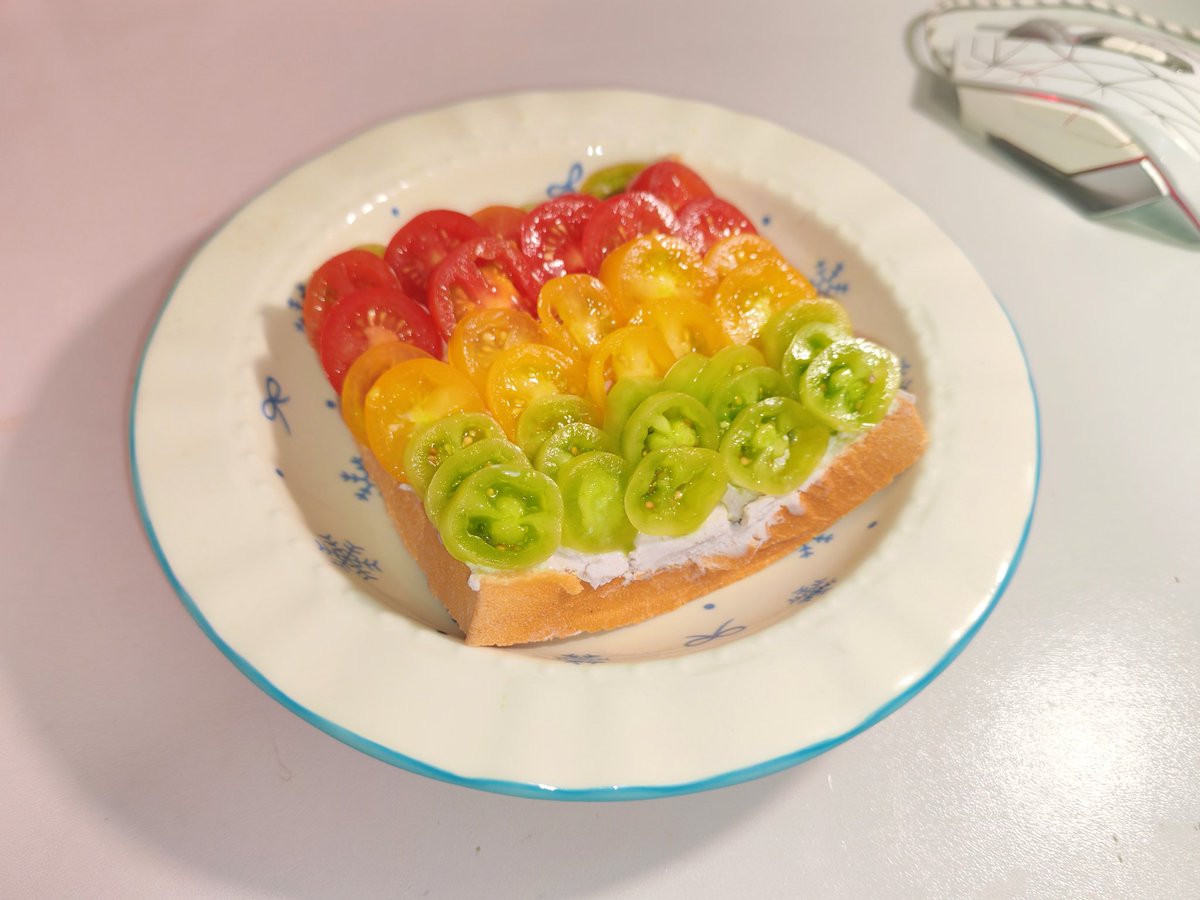5fj83drdd's tweet photo. 彩虹三明治🥪（无糖
健身肌肉男小帅可以来找我谈恋爱了，给你做健身餐😈😈😈 https://t.co/EyVW5Gd0L3