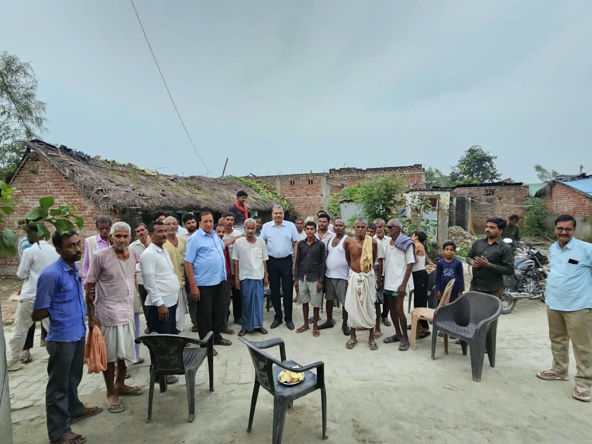 drramaramanbjp's tweet photo. अपनी विधानसभा धौरहरा में आमजनमानस के बीच ।।
आत्मीय सम्मान एवं असीम स्नेह .....

#धौरहरा #जनसंपर्क #BJP4UP #जनसेवा 
BJP Uttar Pradesh Amit Shah Nitin Nabin Vinod Tawde Nagendra Nath Tripathi Rekha Verma रेखा वर्मा Pankaj Chaudhary Brajesh Pathak PMO India https://t.co/RCTixxB0rg