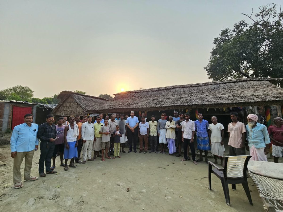 drramaramanbjp's tweet photo. अपनी विधानसभा धौरहरा में आमजनमानस के बीच ।।
आत्मीय सम्मान एवं असीम स्नेह .....

#धौरहरा #जनसंपर्क #BJP4UP #जनसेवा 
BJP Uttar Pradesh Amit Shah Nitin Nabin Vinod Tawde Nagendra Nath Tripathi Rekha Verma रेखा वर्मा Pankaj Chaudhary Brajesh Pathak PMO India https://t.co/RCTixxB0rg