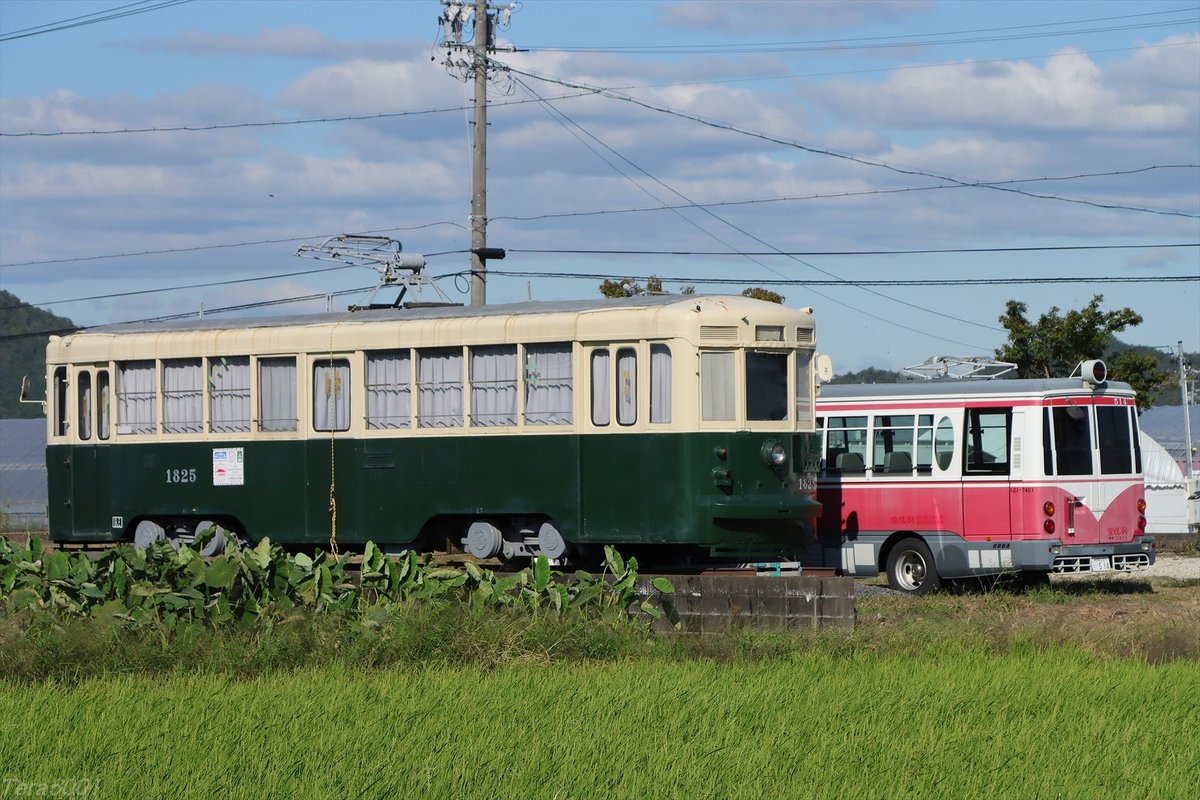 Tera5001's tweet photo. 岐阜市の某所に搬入された名古屋市交1825号の搬入場所がやっとわかったので撮ってきました。隣には510形バスが停められていてちょっとばかり嬉しかったです。
2026.10.6（すべて敷地外から撮影） https://t.co/ZoJsL5Wxz2