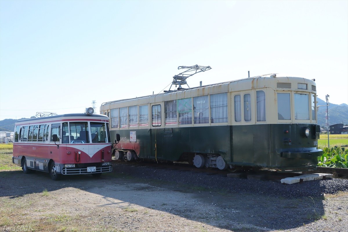 Tera5001's tweet photo. 岐阜市の某所に搬入された名古屋市交1825号の搬入場所がやっとわかったので撮ってきました。隣には510形バスが停められていてちょっとばかり嬉しかったです。
2026.10.6（すべて敷地外から撮影） https://t.co/ZoJsL5Wxz2