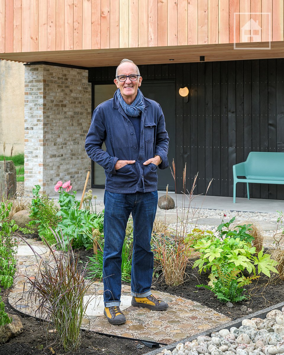 granddesigns's tweet photo. An old prefab. A scrap of land. A dream home. And ten years to make it happen.

New Grand Designs, tonight at 9pm on Channel 4. 

#GrandDesigns https://t.co/zvvz9u2CdE
