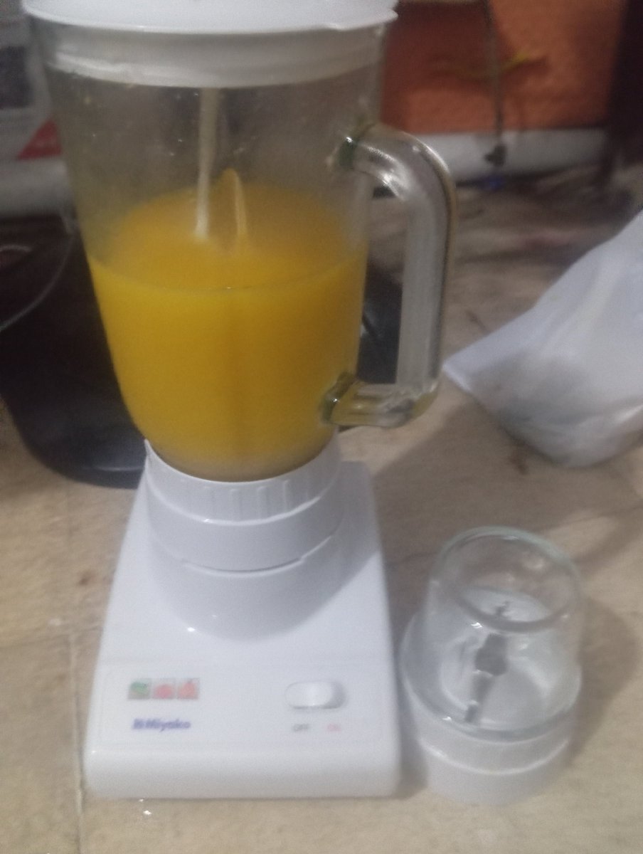 imasputra12's tweet photo. Alhamdulillah saya buat es jus mangga buat ibu dan adik ๐ฅญ๐ฅญ
#rezeki #bisu #tuli #mangga #jus https://t.co/cn29IoV12k