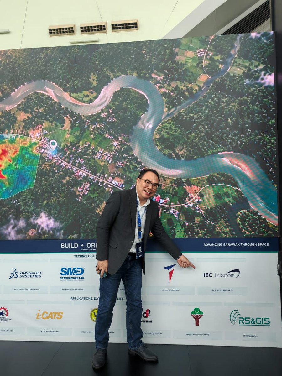 iectelecom's tweet photo. At #IDECS2026, IEC Telecom Malaysia joined i-CATS University at the Sarawak Aerospace Agency Pavilion. We were honoured to welcome The Right Honourable Datuk Patinggi Tan Sri (Dr) Abang Haji Abdul Rahman Zohari bin Tun Datuk Abang Haji Openg, Premier of Sarawak, and meet Tan Sri Dato Sri Affendi Buang, Chairman of Sarawak Aerospace Agency. 
We also showcased live #Starlink connectivity for rural communities.

#IECTelecom #satelliteconnectivity #sarawakspaceagency