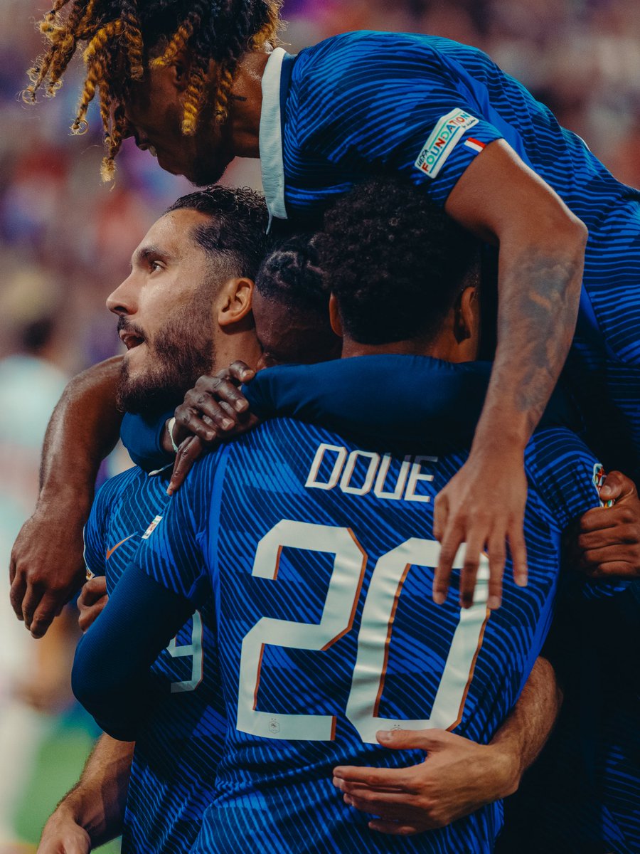 rayan_cherki's tweet photo. Belle victoire en équipe pour bien finir☑️
Merci pour cette ambiance et votre soutien💙🤍❤️ https://t.co/mxUW2SBCmV