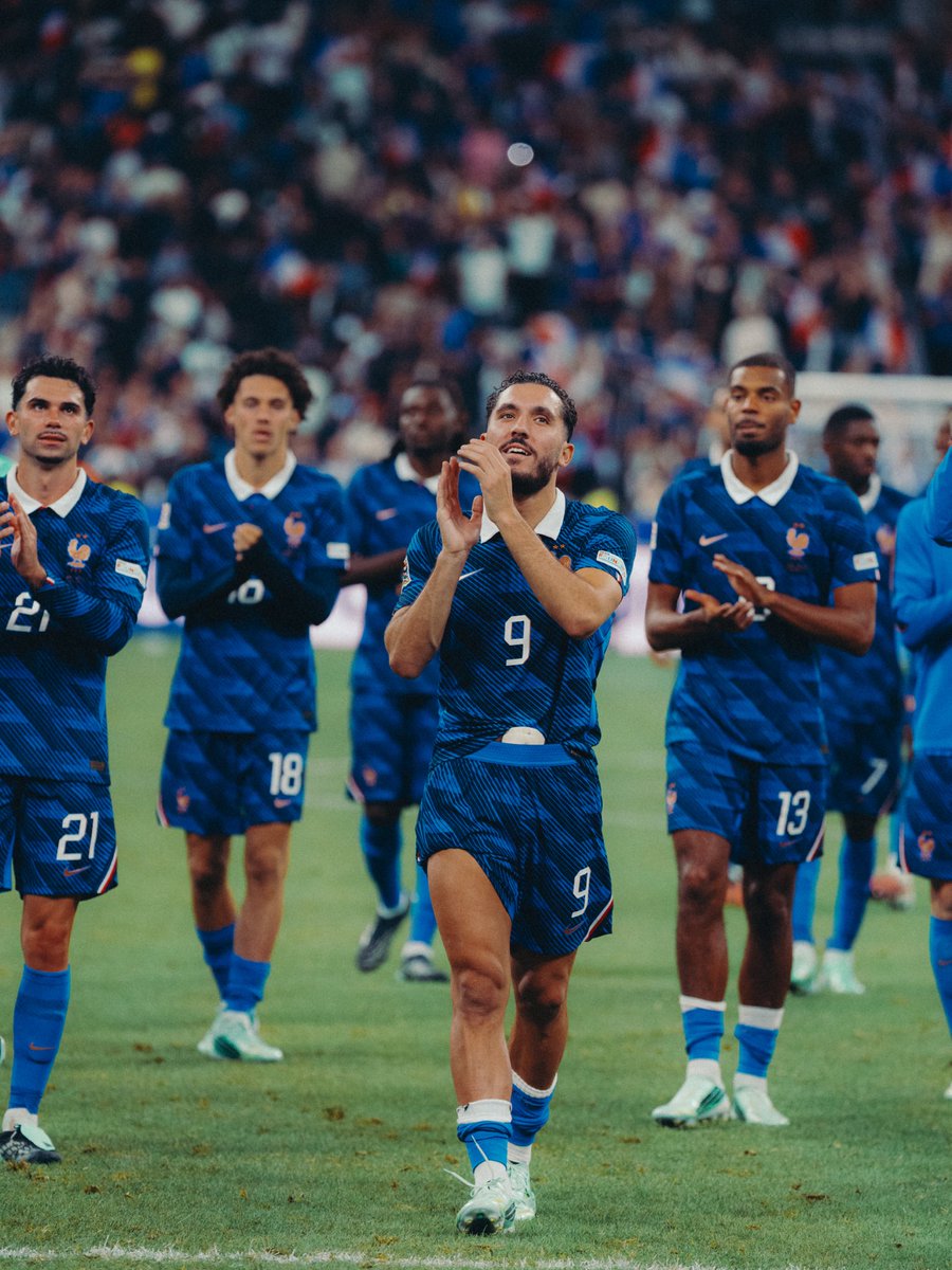 rayan_cherki's tweet photo. Belle victoire en équipe pour bien finir☑️
Merci pour cette ambiance et votre soutien💙🤍❤️ https://t.co/mxUW2SBCmV