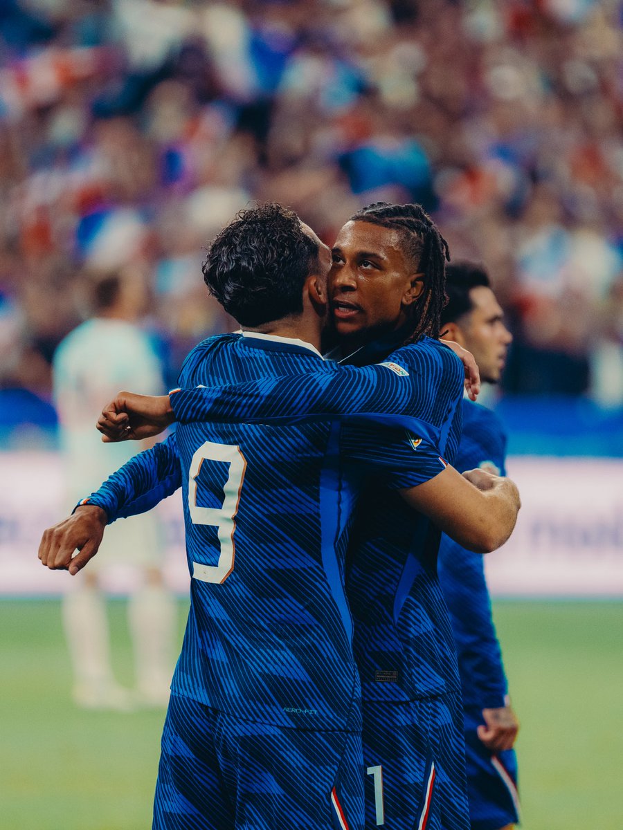 rayan_cherki's tweet photo. Belle victoire en équipe pour bien finir☑️
Merci pour cette ambiance et votre soutien💙🤍❤️ https://t.co/mxUW2SBCmV