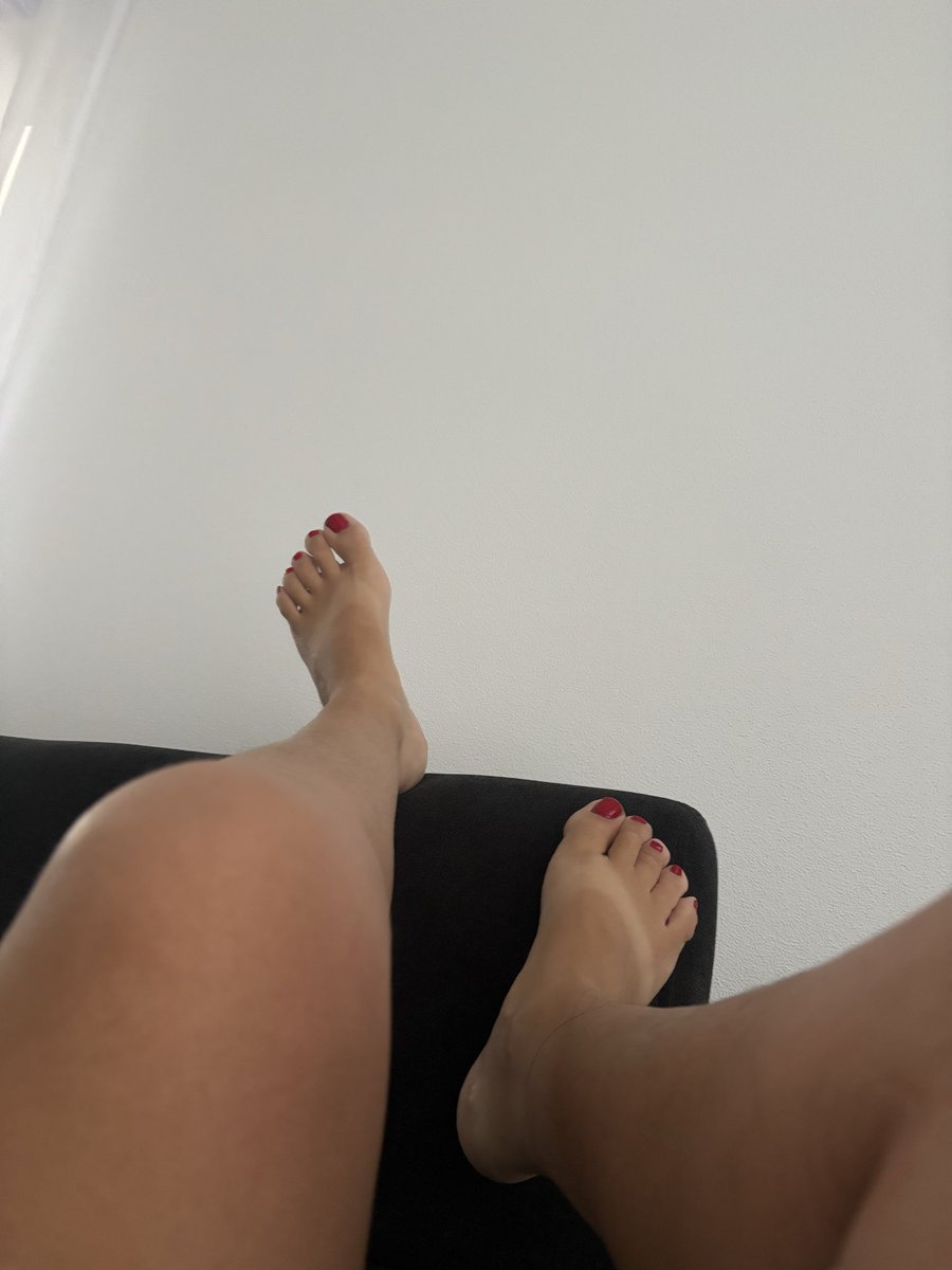 zdenkafeet's tweet photo. Nice feet, have a nice day😘 https://t.co/Z1h05SbDA6