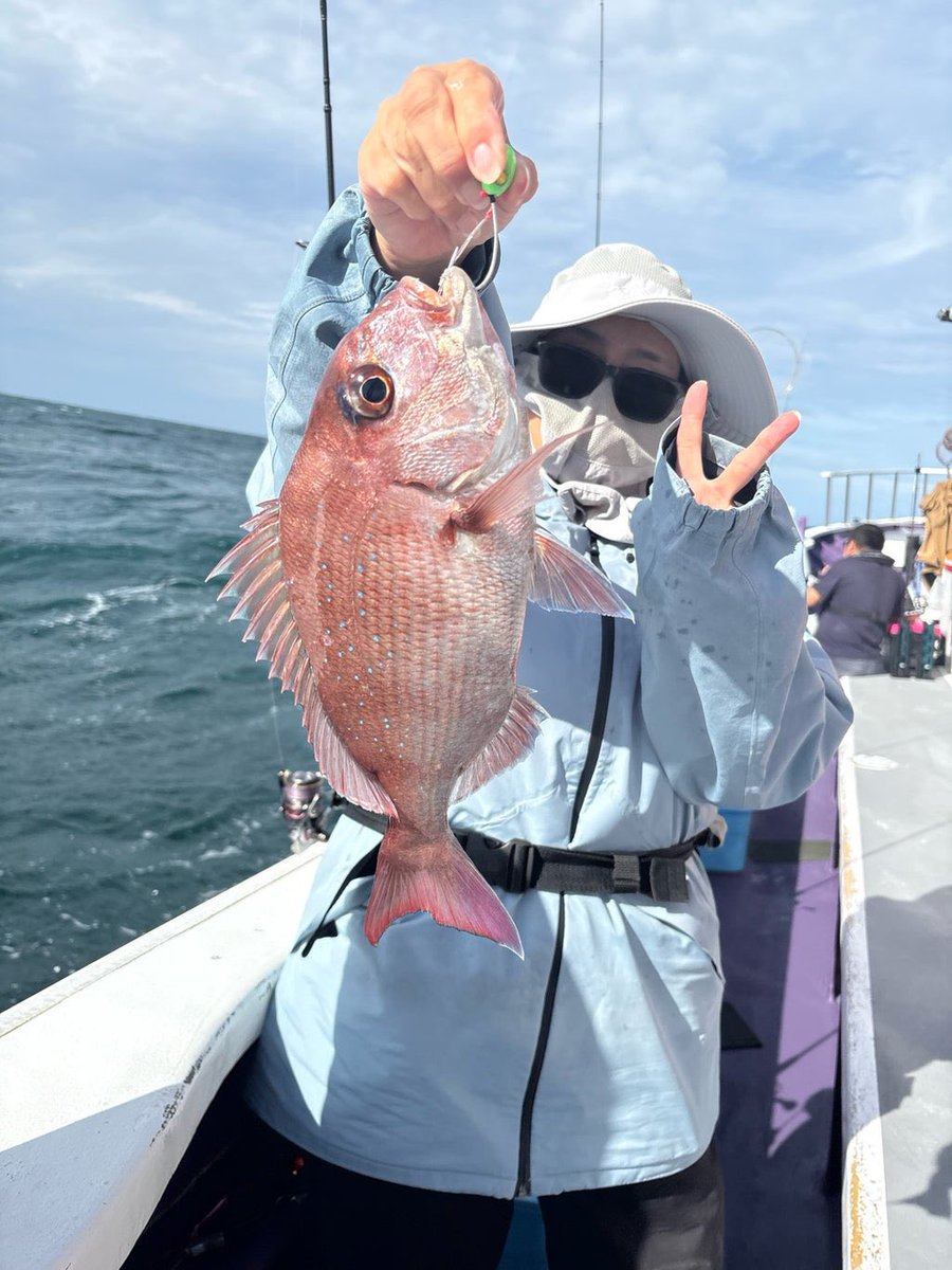 pon39_fishing's tweet photo. 10/4(日)PMマダイ船釣果🎣

最近、大鯛で盛り上がってるってから、ジグを探し出して参戦！

まずはテンヤで挑むも、早々にワラサを掛けて、本日二度目の右腕ご臨終😇

マダイ 2
ワラサ
cuteアオハタ(リリース)

午後も海が荒れていたので、ビビりな私は結局ジグを投げられず…ネガカリコワイ😭 https://t.co/rPuArMVqpK