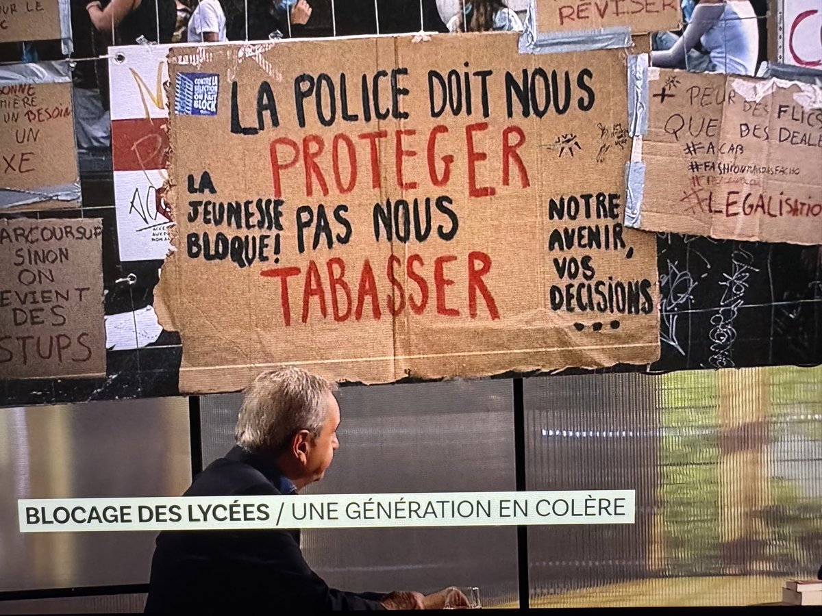 PatChampagnac's tweet photo. Des arrêtés interdisant les manifestations aux abords de certains lycées essaiment, dans une proportion inédite, partout sur le territoire. Si quelques-uns ont été jugés illégaux, cette méthode illustre un usage de plus en plus massif de cet outil qui permet un large cadre répressif.
La décision est tombée samedi 3 octobre. Le tribunal administratif de Rennes (Ille-et-Vilaine), saisi en référé, a suspendu l’arrêté du préfet du Finistère qui visait à interdire tout rassemblement aux abords de cinq établissements scolaires brestois.
« L’arrêté […]constitue une interdiction générale et absolue qui n’apparaît ni nécessaire ni proportionnée à la préservation de l’ordre public. Il porte une atteinte manifestement illégale aux différentes libertés publiques dont la liberté de manifester qui constitue une liberté fondamentale », écrit, dans sa décision, le juge administratif.
( À lire dans Mediapart 
#Manifestations, que dit la loi.
