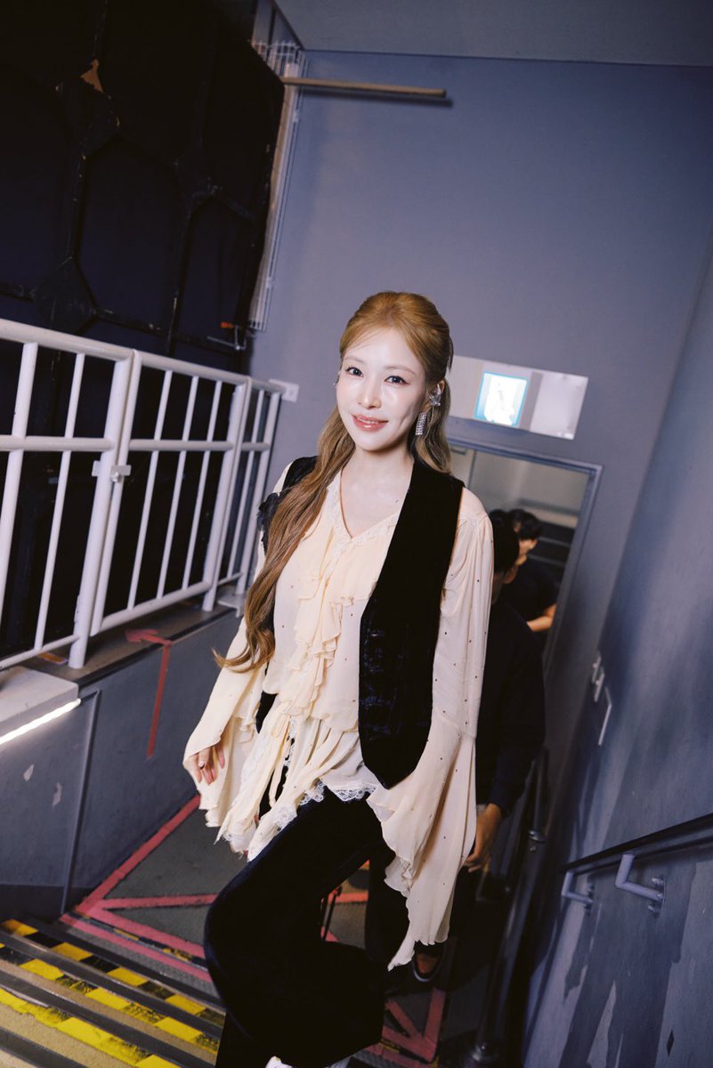 bapalent's tweet photo. ステージへ踏み出したBoAの歩幅
皆さんの心にも届きましたか？👣

#BoA #보아 #ボア
#歩幅 #Hohaba https://t.co/aposDAJOTt