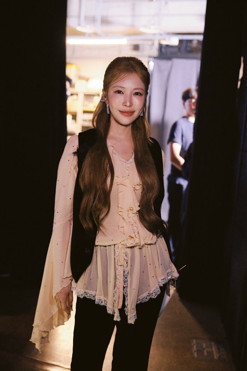 bapalent's tweet photo. ステージへ踏み出したBoAの歩幅
皆さんの心にも届きましたか？👣

#BoA #보아 #ボア
#歩幅 #Hohaba https://t.co/aposDAJOTt
