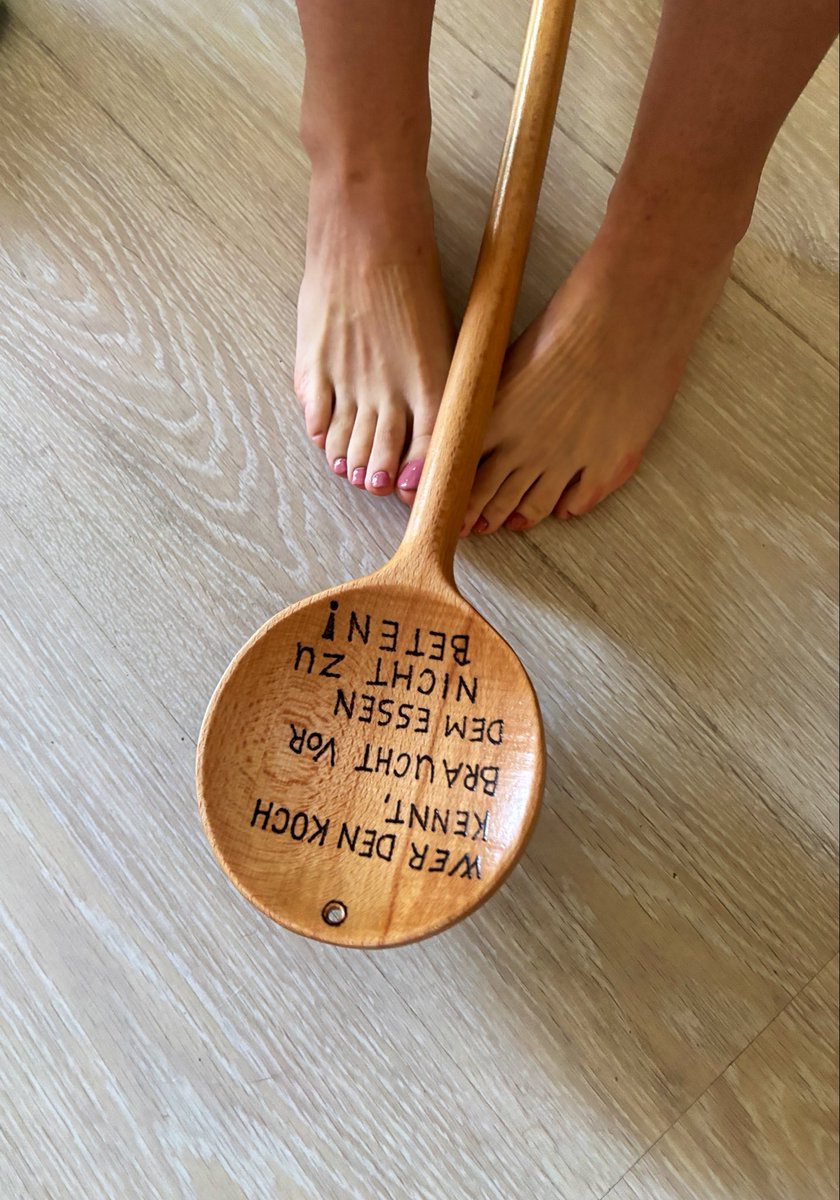 Leabusting's tweet photo. Worauf ich heute Lust habe?
Ob Spiegelei oder Eier Benedikt – du lieferst mir genau das, was ich verlange. Und wenn nicht? Dann wirst du ordentlich durchgeschlagen wie Rührei. 😉

#ballbusting #dom #sub #findomfeet https://t.co/tHVs7ZTWjy