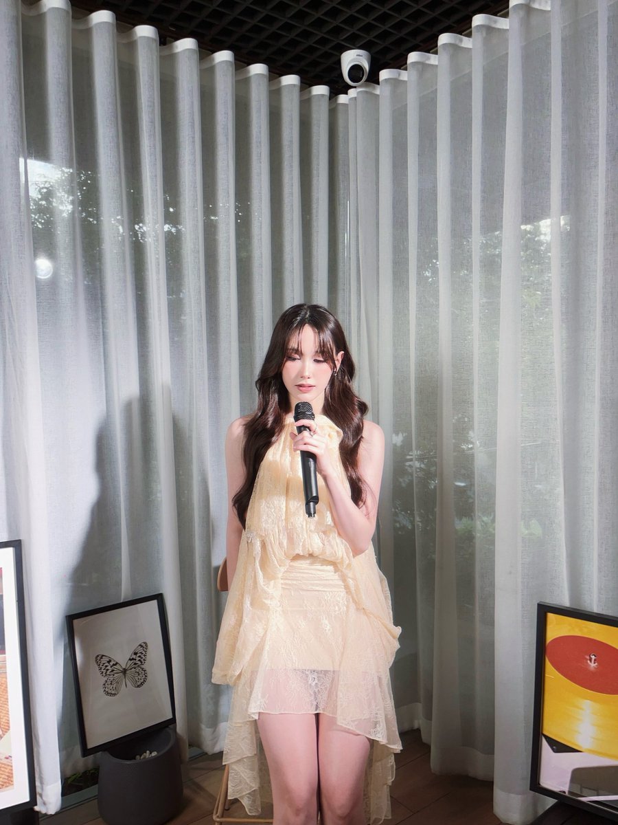charisarham's tweet photo. 📸 ⋰ ʙᴇʜɪɴᴅ ᴛʜᴇ ꜱᴄᴇɴᴇꜱ. ᴀ ɢʟɪᴍᴘꜱᴇ ɪɴᴛᴏ ᴛʜᴇ ᴍᴀᴋɪɴɢ ᴏꜰ ถ้าเกิด (ɪꜰ ᴏɴʟʏ). ᴛʜᴀɴᴋ ʏᴏᴜ ꜰᴏʀ ᴀʟʟ ᴛʜᴇ ʟᴏᴠᴇ ᴏɴ ᴛʜɪꜱ ᴄᴏᴠᴇʀ. 🦢 ✧ 🎙️ https://t.co/zGR3Yh7n7g