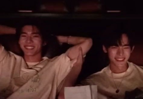 Zin636gh's tweet photo. why u look so obsessed w ur boyfriend's bicep... Pippppooorrrrr 55555555

#teeteepor https://t.co/f8xQZdClDc