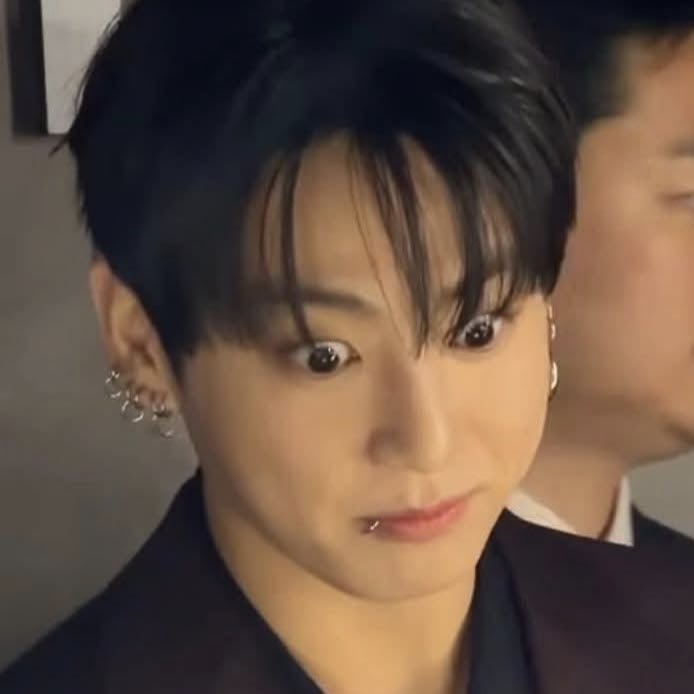 skzluv08's tweet photo. shitmericans at it again, they got 25 shows allover and they don’t want them to do tour and seeing ARMY all over the world anymore is taking me out SKSJSKSKSKS like Europe has 44 countries and we only got 10 concerts overall while y’all got 25?? stfu😂😂 https://t.co/ox0FYfA41s