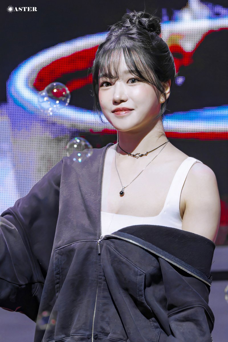JJOYUL_LOVER's tweet photo. [260909] 대구 가톨릭 대학교 축제 
조유리 #7 https://t.co/iYlhbXOb8Z
