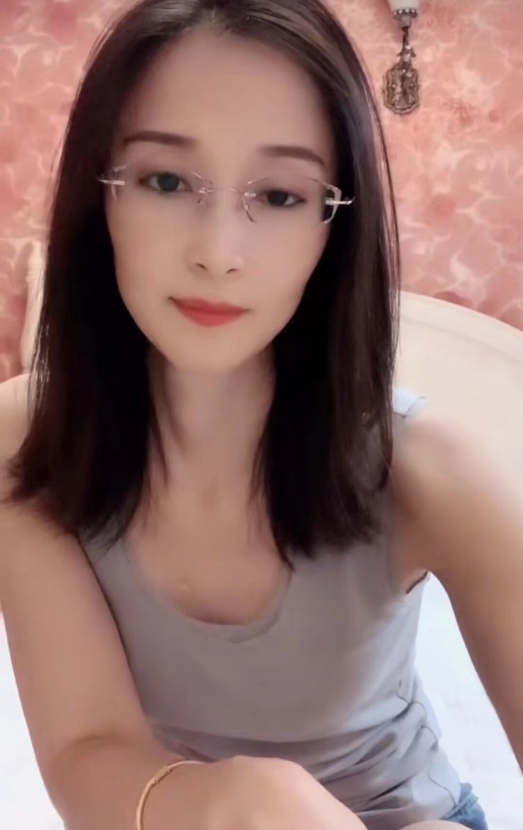 Natasha62098239's tweet photo. 不多说继续分享上供 

求各位狠狠羞辱我的骚妈

#绿帽 #绿母 #骚妈 https://t.co/055MBvxcOF