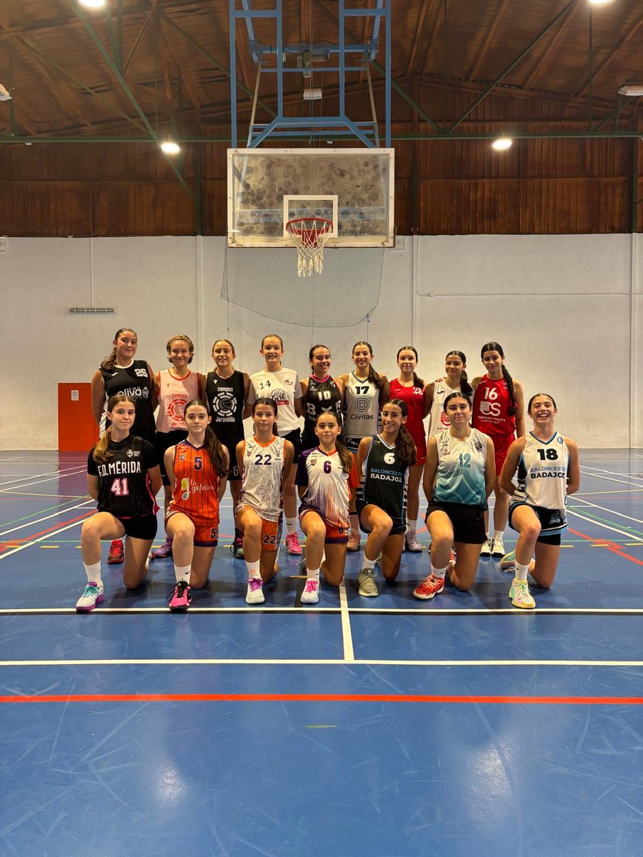 FExB's tweet photo. 🏀 El pasado fin de semana continuamos con la jornada 2 del Programa de Detección y Selección de Talentos (PDyST) Infantil.

Las sesiones fueron en Almendralejo, con los equipos del sur, y en Cáceres, con los equipos del norte.

#BaloncestoExtremadura #AbrazaElBaloncesto https://t.co/34YcZLOsqw