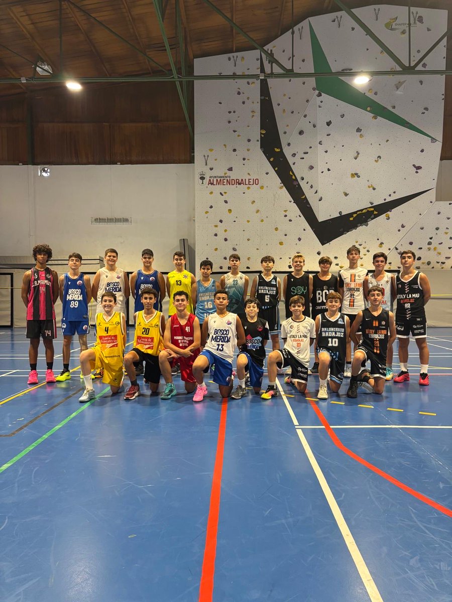 FExB's tweet photo. 🏀 El pasado fin de semana continuamos con la jornada 2 del Programa de Detección y Selección de Talentos (PDyST) Infantil.

Las sesiones fueron en Almendralejo, con los equipos del sur, y en Cáceres, con los equipos del norte.

#BaloncestoExtremadura #AbrazaElBaloncesto https://t.co/34YcZLOsqw