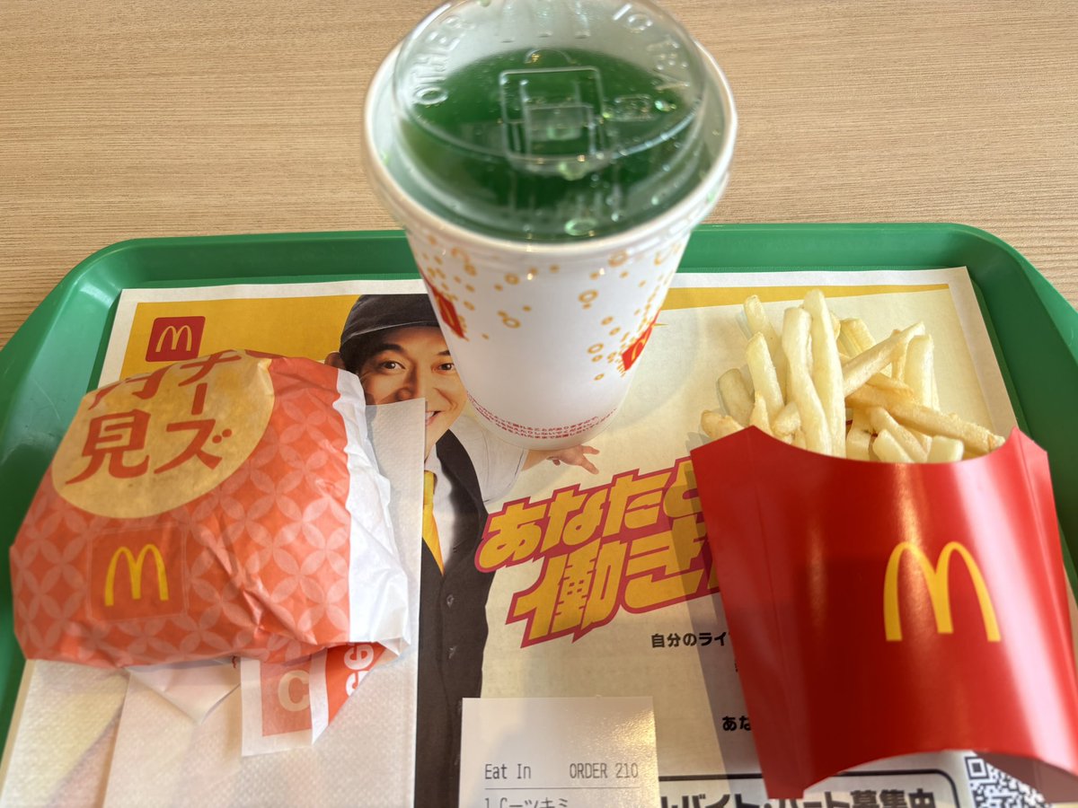 Scorch0216's tweet photo. うへへ、マック •⩊• https://t.co/N0iU0839me