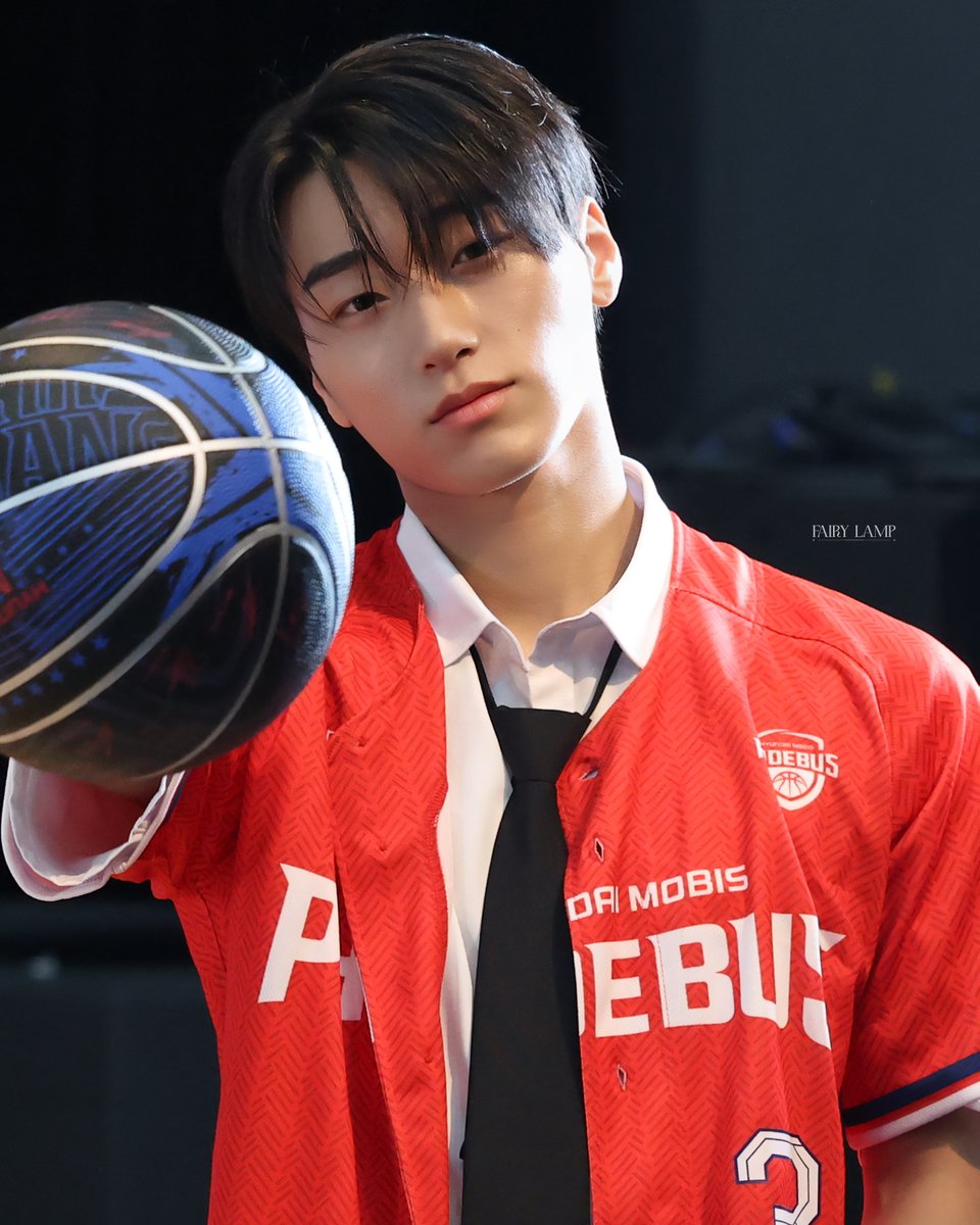 fairy_lamp710's tweet photo. 260930 Apple Music

#CHOISAN #SAN #최산 
#サン #ATEEZ #에이티즈 
농구선수 사니 등장!!🏀 https://t.co/lXZDucO65u