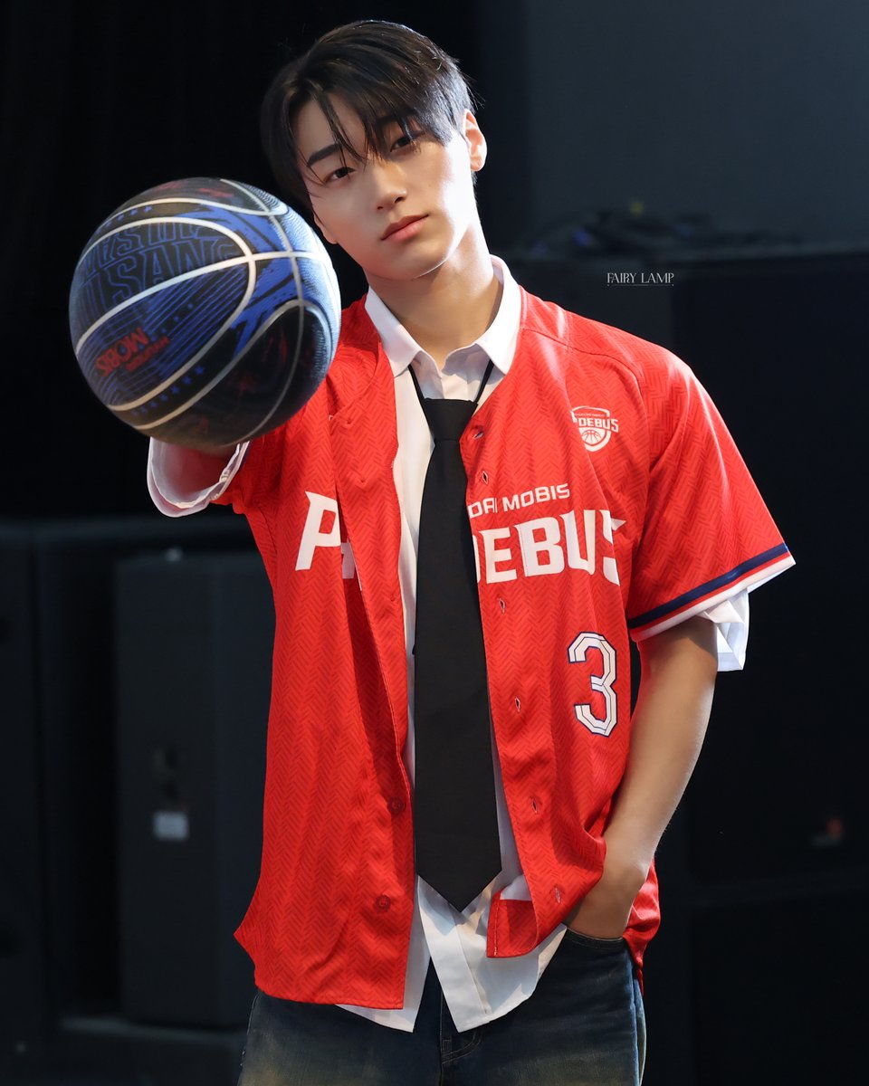 fairy_lamp710's tweet photo. 260930 Apple Music

#CHOISAN #SAN #최산 
#サン #ATEEZ #에이티즈 
농구선수 사니 등장!!🏀 https://t.co/lXZDucO65u