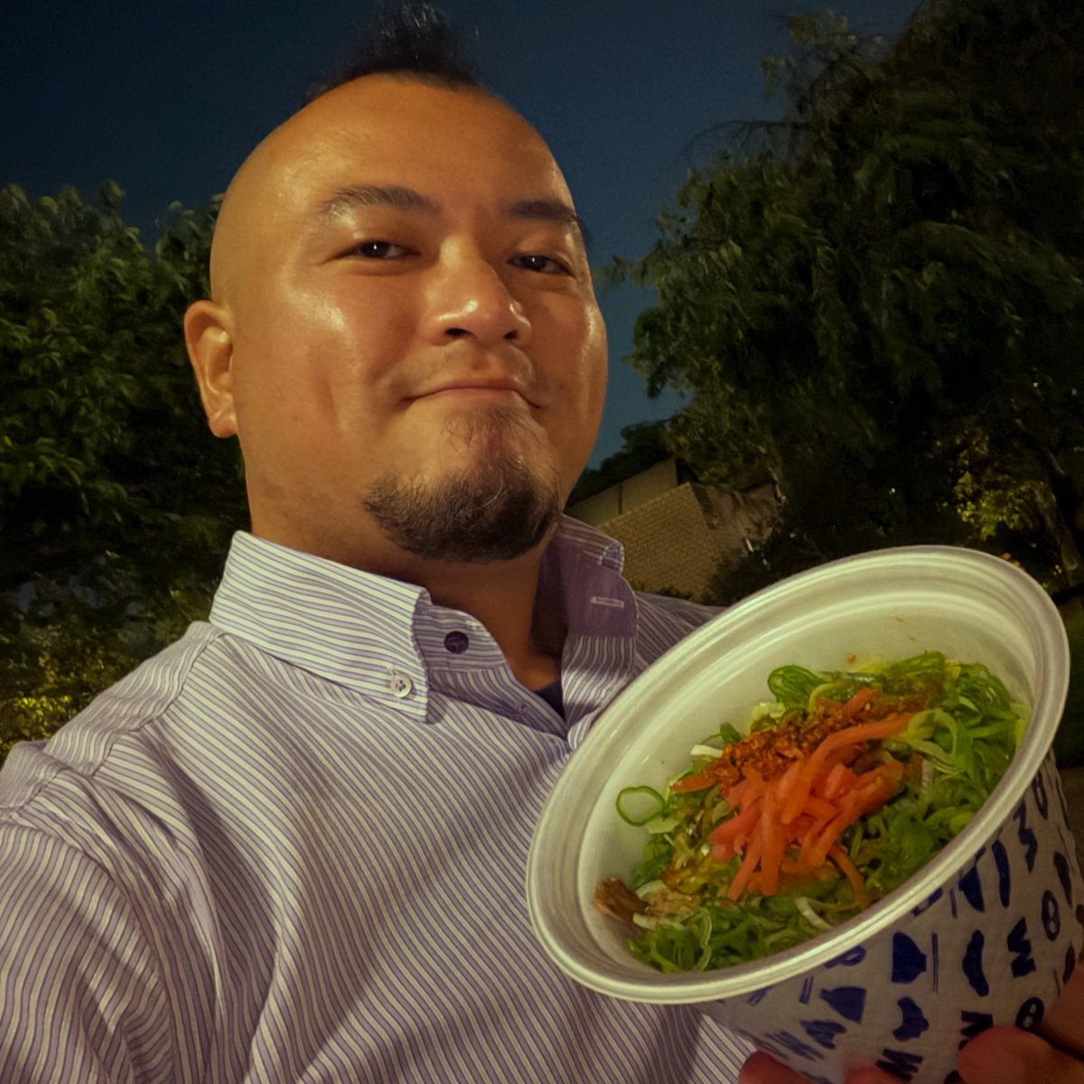 gowgowgowgowgow's tweet photo. 今日の扇町公園呑みのアテは松屋のネギ塩豚、、、ナントカw♪ https://t.co/jirqSqW1ks