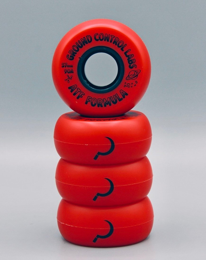 Hedonskate's tweet photo. Ground Control ATF 57mm/90a to klasyczne kółka do rolek agresywnych, stworzone z myślą o jeździe streetowej i skateparkowej. Średnica 57 mm w połączeniu z twardością 90A zapewnia uniwersalne parametry dobrze sprawdzające się podczas codziennej jazdy, trików i grindów. https://t.co/SDFXO0eTJL
