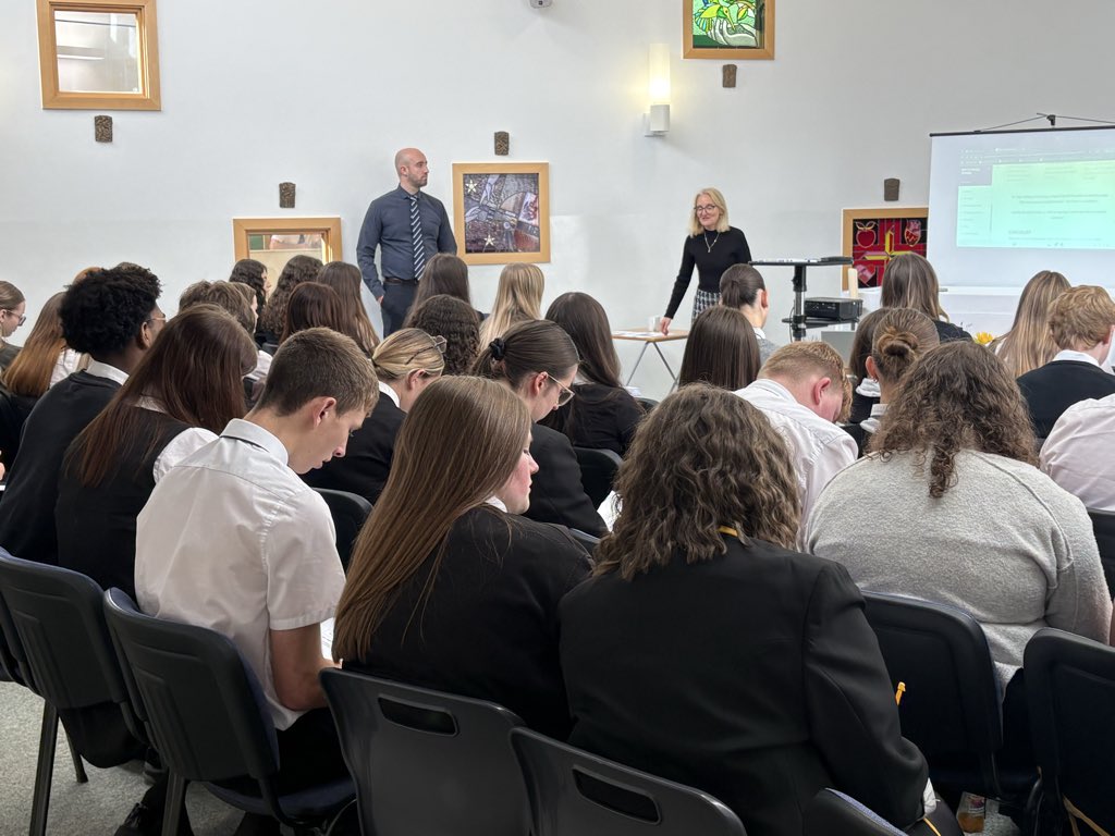OLSPECOTEAM's tweet photo. Our design sprint is now well underway! Great contributions and lots of excitement from our S5 pupils as we approach sustainability issues by tackling #SDG #teamolsp @OLSPHigh @WDCEducation @dollaracademy https://t.co/pcI9yvls4T
