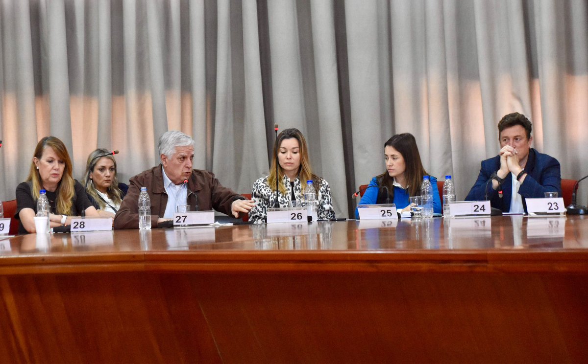 Dip_Gutierrez's tweet photo. Mantuvimos un encuentro con las autoridades de las Universidades de #Cordoba. 
Convencidos que en el diálogo permanente encontraremos la respuesta  ante la imperiosa necesidad del cumplimiento de la Ley de financiamiento universitario. Sostener el sistema de la educación pública, federal y de calidad que nos ha llevado a ser ejemplo global de desarrollo científico, técnico y profesional. Es parte intrínseca del ser nacional argentino. Su sostenibilidad es nuestro compromiso.

#EducaciónPública