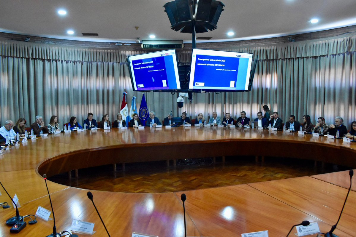 Dip_Gutierrez's tweet photo. Mantuvimos un encuentro con las autoridades de las Universidades de #Cordoba. 
Convencidos que en el diálogo permanente encontraremos la respuesta  ante la imperiosa necesidad del cumplimiento de la Ley de financiamiento universitario. Sostener el sistema de la educación pública, federal y de calidad que nos ha llevado a ser ejemplo global de desarrollo científico, técnico y profesional. Es parte intrínseca del ser nacional argentino. Su sostenibilidad es nuestro compromiso.

#EducaciónPública