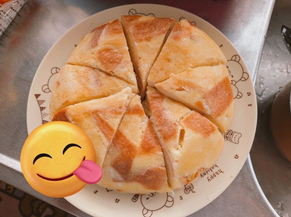 msandrahb's tweet photo. 最初のおもちちゃんがこんなに立派に幸せになって…感無量😢白ヒビ先生が顎クイのスの手に手を添えてるのがまた😭ふたりの手の違いもすっき…🥰 https://t.co/QUiIed2FrJ