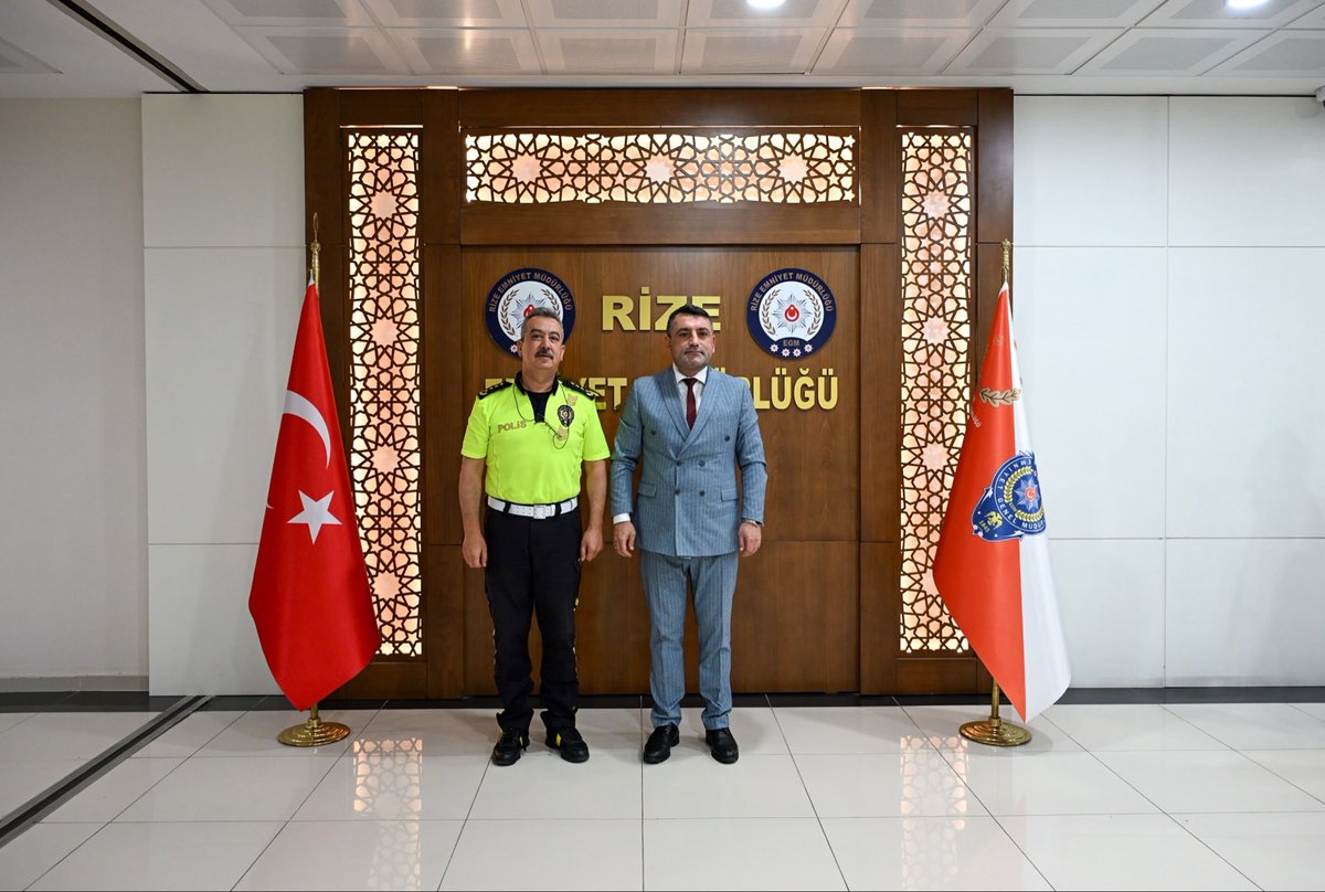 mhprizeilbas's tweet photo. İl Başkanımız Sayın İhsan ALKAN ve beraberindeki İl Başkan Yardımcılarımız ile birlikte, ilimize yeni atanan İl Emniyet Müdürümüz Sayın İsmail Karasakal’ı makamında ziyaret ettik.
⬇️ https://t.co/4LUhStOsly