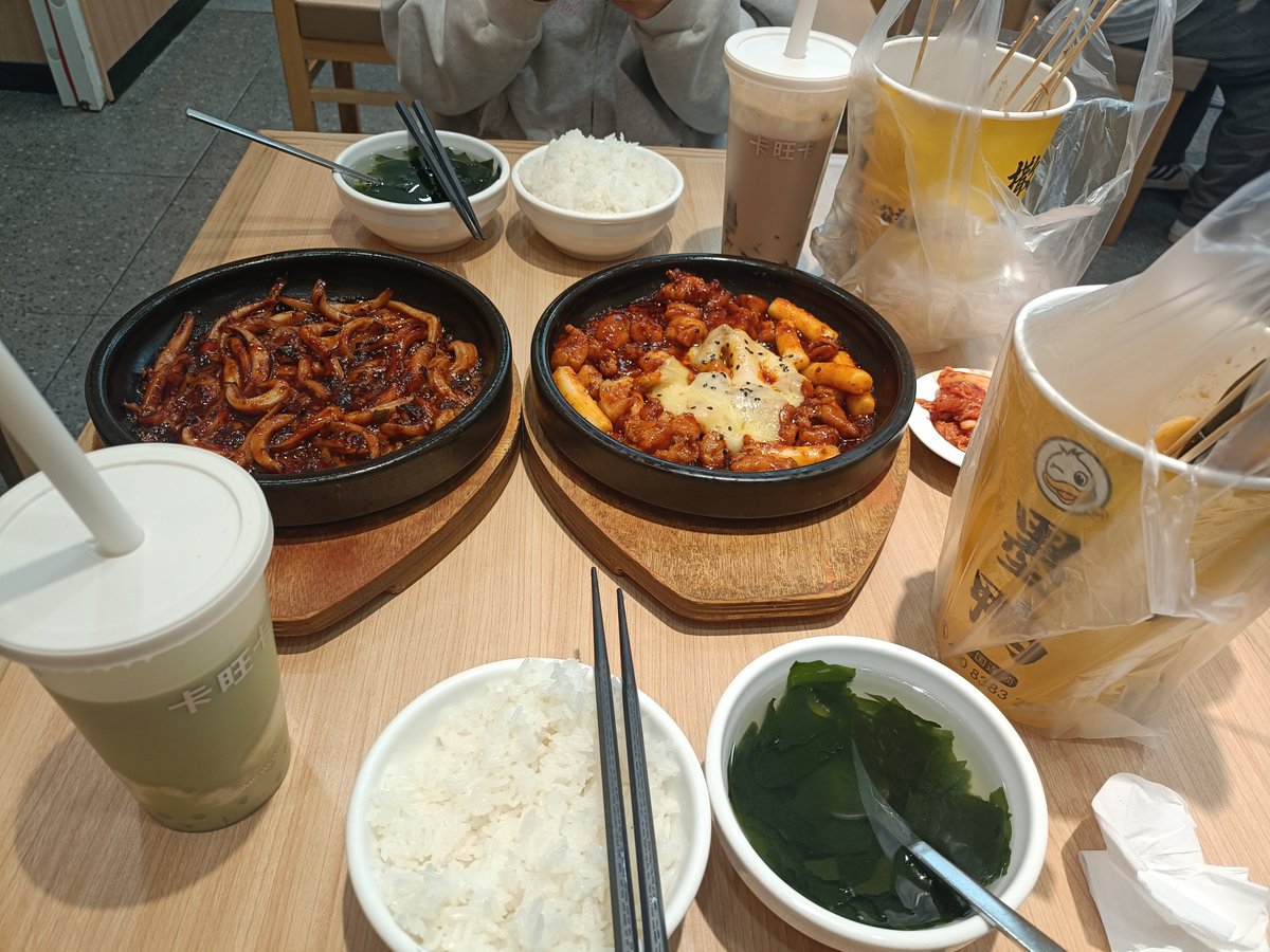 jun1228643's tweet photo. 和朋友出去玩就是吃🤤 https://t.co/M0zCnq0yCk