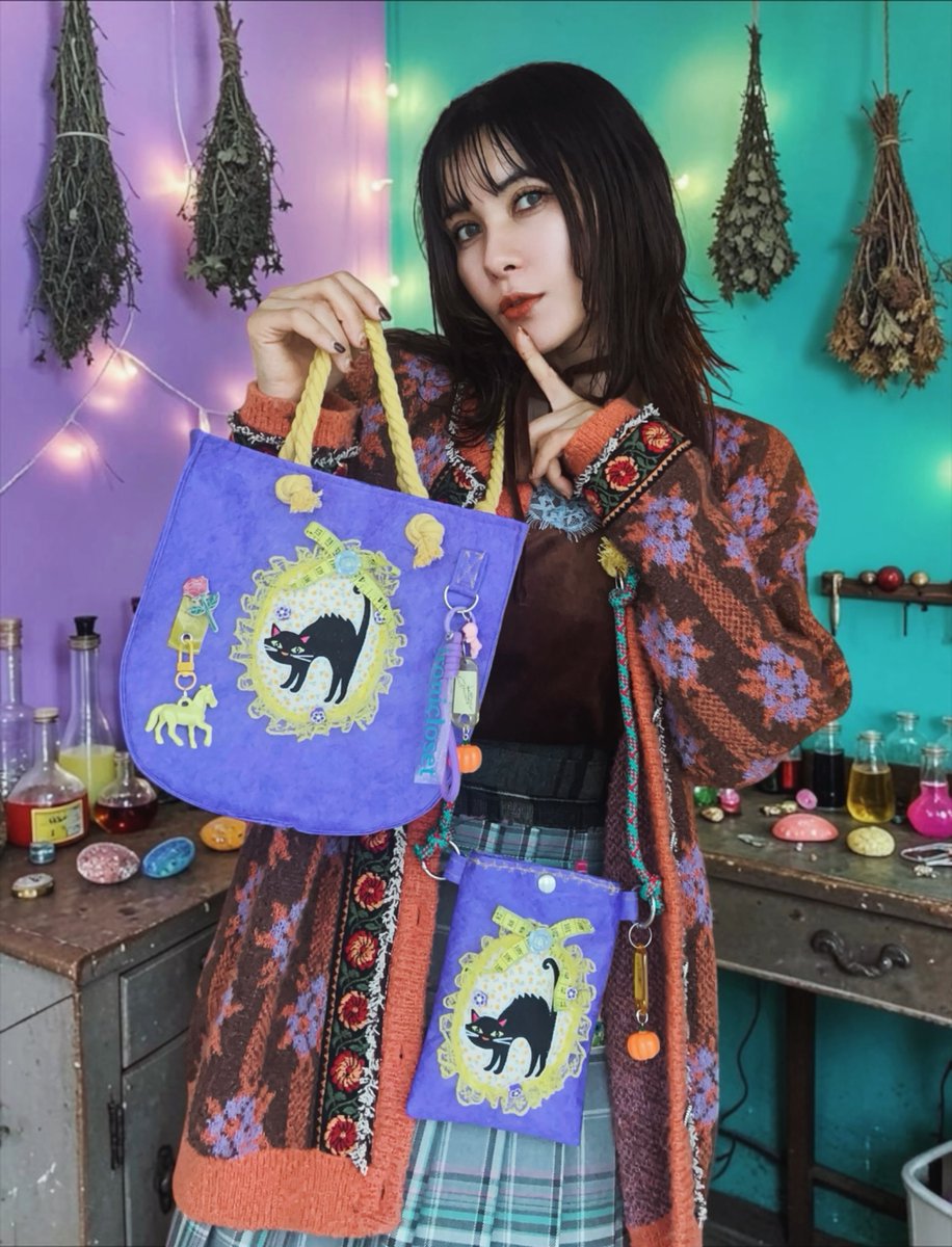 fairouzzzzzz's tweet photo. わたしが一つ一つ愛を込めて作った
ハンドメイドのハロウィンコレクション…

📢いよいよ今日の21時から販売スタートです‼️

��んなのハロウィンが彩られますように🎃💜

https://t.co/GPfOkIrqqV https://t.co/dR3pkVNePK