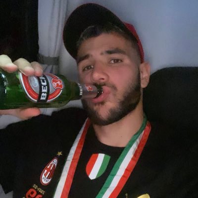 theomania19's tweet photo. Auguri capitano. A te che ci hai fatto vivere emozioni indescrivibili. Mi manchi tanto. Non ti dimenticherò mai. 

Auguri @TheoHernandez ❤️ https://t.co/taZpQUZMRw