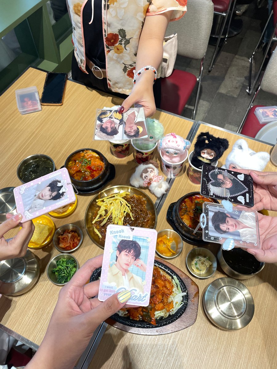 jiwonuha's tweet photo. sialll kita ber4 kenaa jugaa, pulang dari sanaa kita demam dan diare ampee hari ini 😭💔 https://t.co/cHMVvuZxZP