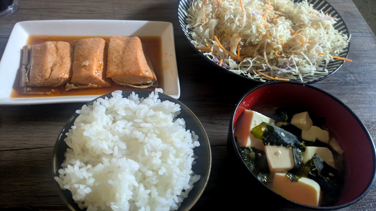StlowStrutter's tweet photo. 鮭の焼付食べるーーー
せっかくなので久々にお味噌汁も作った https://t.co/zHHfpZgoX6