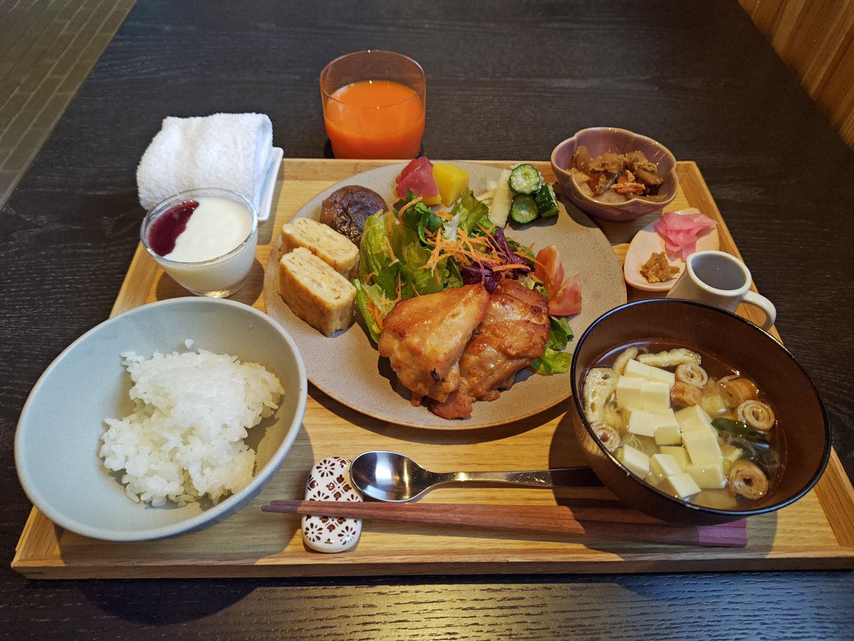 Spa_Beer's tweet photo. 松之山温泉 睡夢♨️
日本酒は飲めないので16時〜21時限定のビール飲み放題でしっかり記憶をなくす😵‍💫
夜中に覚醒して温泉を大満喫😌
気がついたら朝になっていて、慌ただしくもバタバタとチェックアウト‼️️
食事もおいしく😋温泉もサウナも最高👍️
大満足の1泊でした〜😁
#新潟sb https://t.co/TDW3uqUwYz