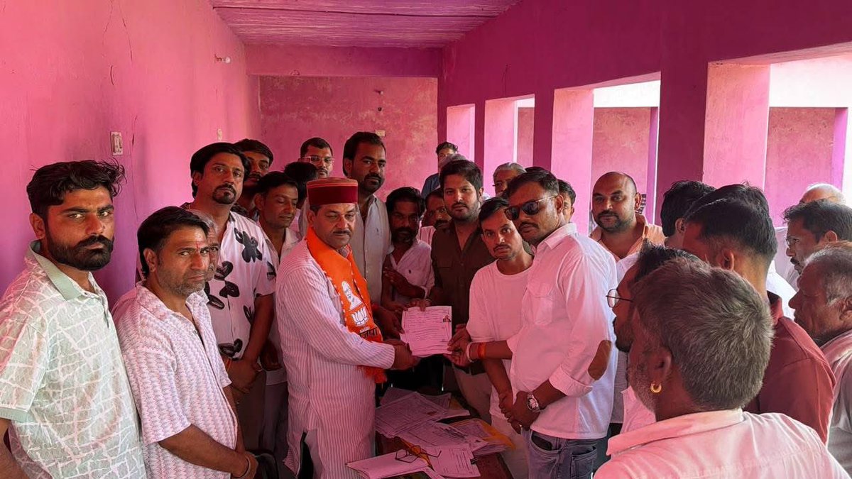 Surenderkansera's tweet photo. आज पंचायत समिति नावा के वार्ड नं. 4 (खारड़िया–कांसेड़ा–कनौजनगर) से भारतीय जनता पार्टी की प्रत्याशी के रूप में मेरी धर्मपत्नी श्रीमती निरजा कंवर ने पार्टी समन्वयक श्री नवनील जी गौड़ के समक्ष अपना आवेदन प्रस्तुत किया।

इस अवसर पर क्षेत्र के भाजपा कार्यकर्ता, पदाधिकारी एवं समर्थक बड़ी संख्या में उपस्थित रहे। सभी साथियों का स्नेह, विश्वास और उत्साह हमारे लिए ऊर्जा और संबल है।
संगठन की शक्ति, कार्यकर्ताओं का साथ और क्षेत्र की जनता का आशीर्वाद—इन्हीं के साथ विकास एवं जनसेवा के संकल्प को आगे बढ़ाने का प्रयास रहेगा।

भाजपा परिवार एकजुट है,
वार्ड नं. 4 में कमल खिलाने को संकल्पित है। 🪷

@narendramodi @BJP4India @BJP4Rajasthan @BhajanlalBjp @SUNITARANDERBJP @ajaeybjp