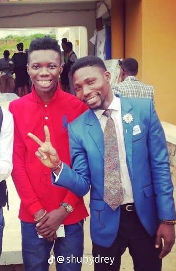 kollyfeelz's tweet photo. If no be school mate privilege how blaqbonez wan take afford Asake 3 times straight in a year. https://t.co/Peo6YF5kIx