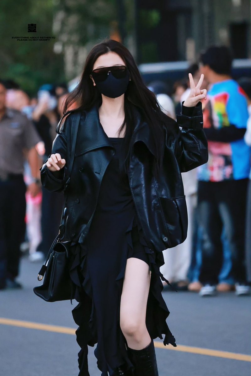 headoffmode's tweet photo. 하 진짜 너무 좋다 심장이 뛴다 제발 개싴한 코디 줄 때마다 심장이 남아나질 않는다 영원하길 https://t.co/rexz58ASFA