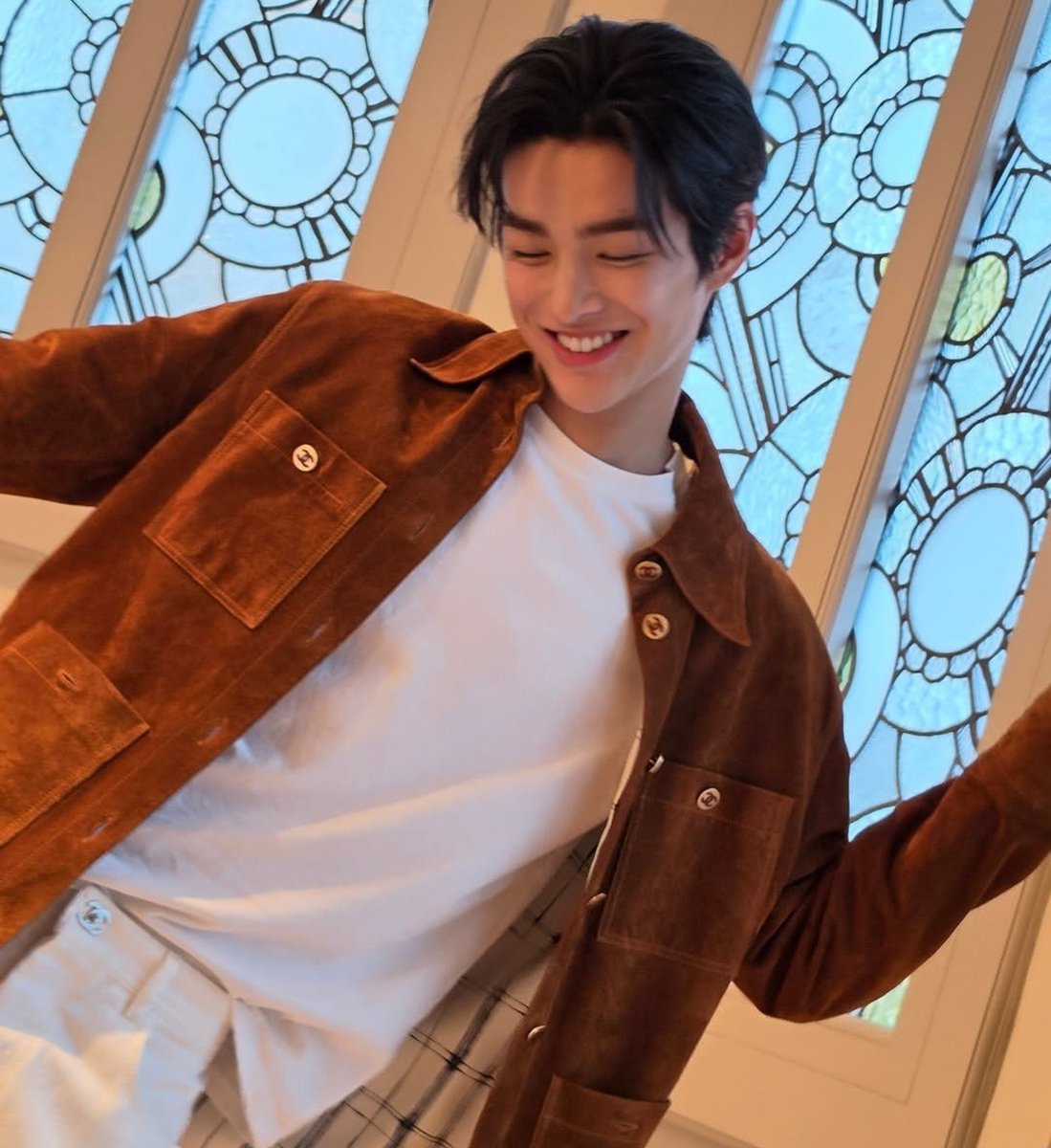 FashionistD's tweet photo. The History Book of Fashion:
Page 116:
#KEONHO for CHANEL https://t.co/1WdvxjvHcJ