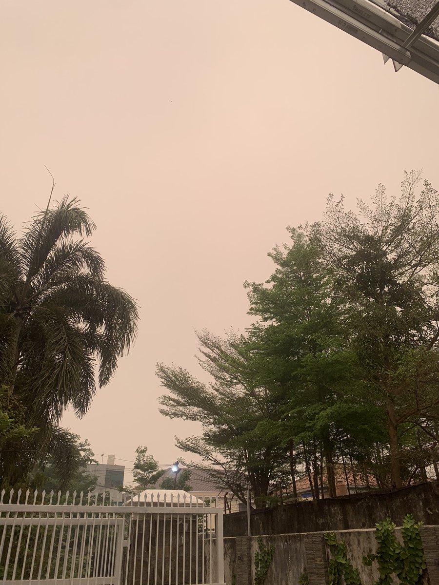 aaksaranirwana's tweet photo. nmbh parah aja asapnyaa😶‍🌫️ https://t.co/gKKRTAIgic