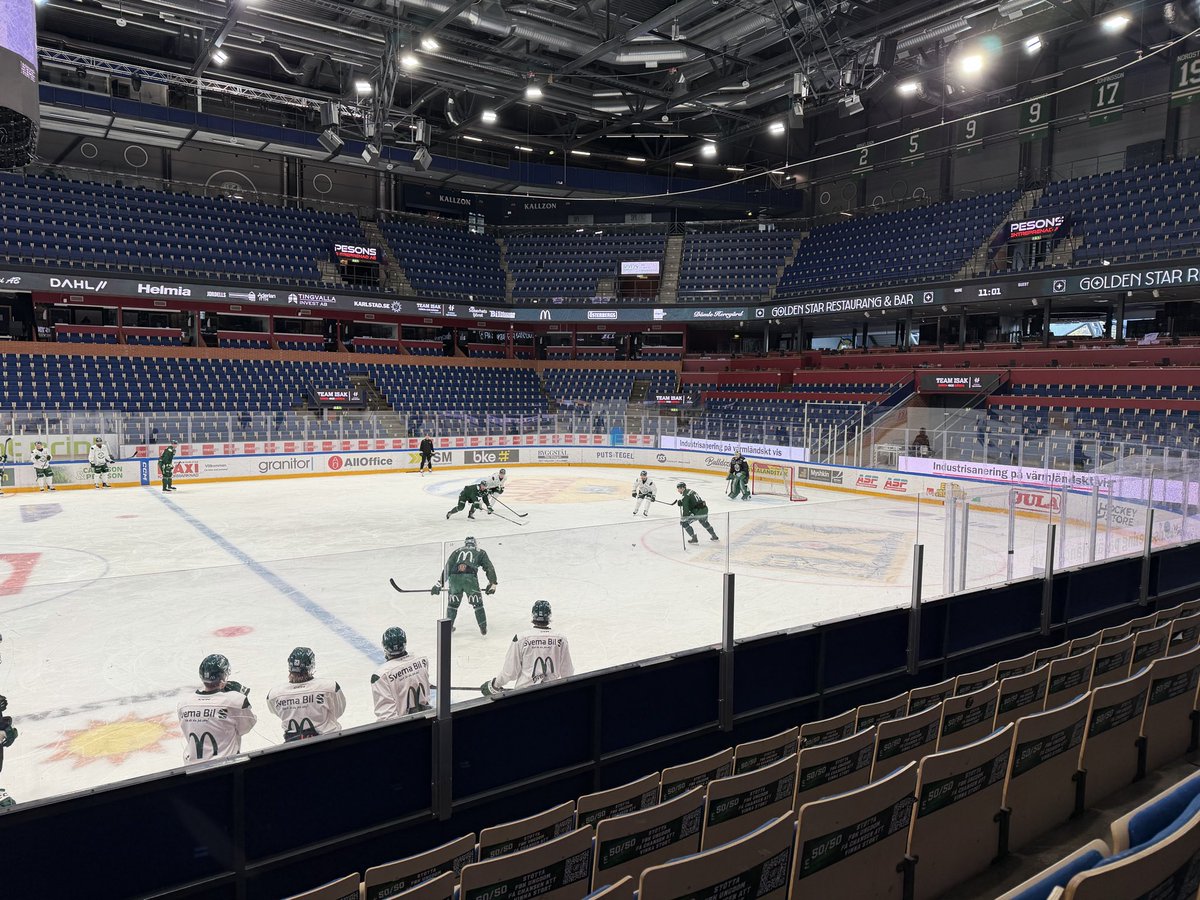qvarfordt19's tweet photo. Mycket rolig @farjestad_bk träning att kolla på

Bra tempo

Bra fokus

Bra att det är mycket matchliknande övningar

Bra feedback från tränarna 👌

Ps märks att spelarna känner varandra väl 

Forza #FBK 💚🤍💚 https://t.co/BUE6tqbrlB