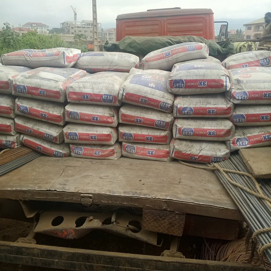 Creekcm's tweet photo. Material de Constructionalement, il n y a personne quo livre au bon pris come nous a Buea, meme pas a cote!!! https://t.co/7SZb3LosvB