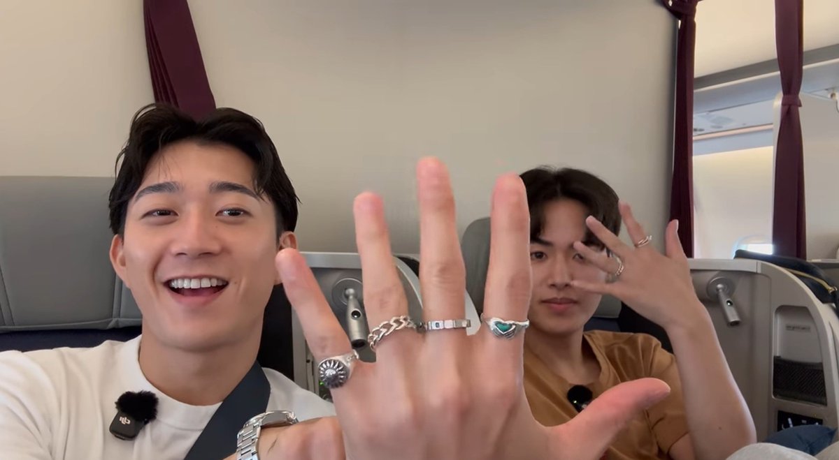 rii77ds's tweet photo. showing off the rings 💍😭😩 https://t.co/3tKHPN1h18
