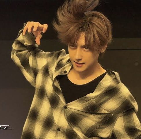 roro_rondo's tweet photo. LIGHT UPのロイくんの「Stand by now」、
革ダンのここ👇とMonsterのここ👇と人生遊戯のここ👇と同じくらいの衝撃で頭から離れない※あえてのてぇぷろ選抜
たった一秒間の輝きで何度でも沼にぶち落としてくれてありがとう
絶対に天下取るよ(断定)
うにお願いします(注文) https://t.co/Yjgn8EJ0NF