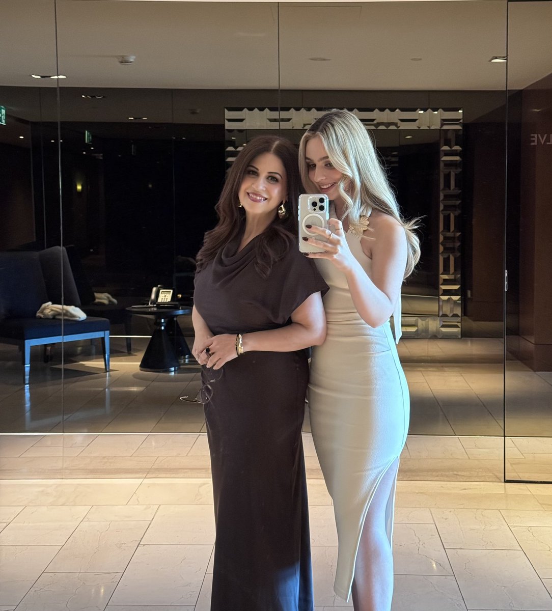 evangelia69's tweet photo. Quick trip to Melbourne for the John Nicholls medal. Thank you @CarltonFC for such a brilliant evening. We had an absolute ball! #JNM26 #GoBlues 💙💙💙 https://t.co/pJhVb0iHhh